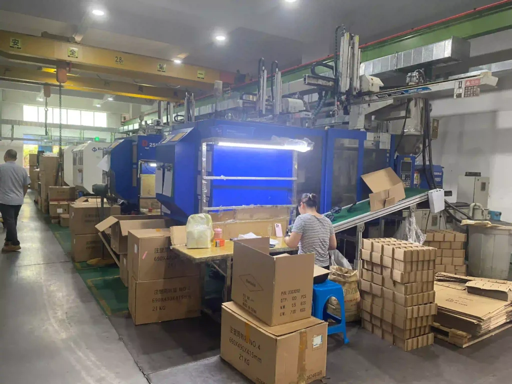 Automotive plastic injection molding machine and production area